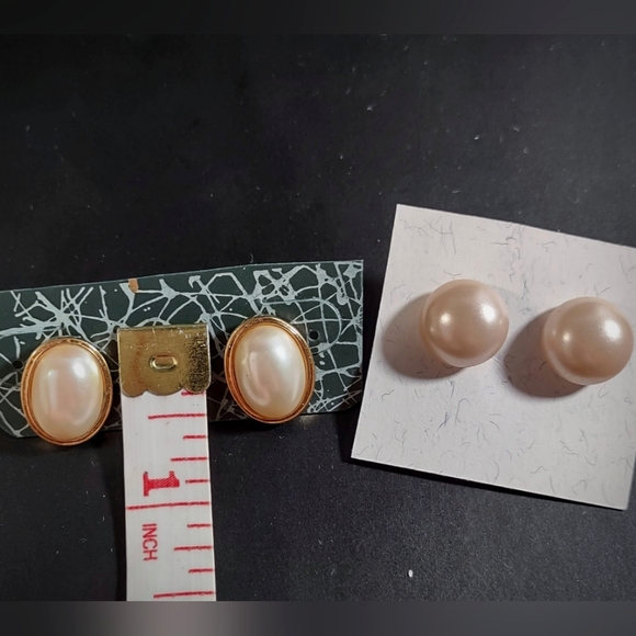 2 pr Vintage Pearl Earrings - Picture 6 of 12